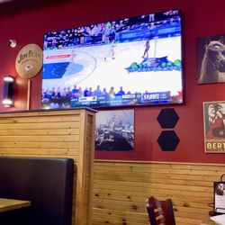 PaPPo's Pizzeria & Pub - Lots & lots of TV's for sports viewing