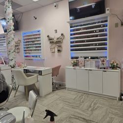 M&C Lush Nail Spa