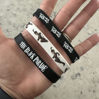 Hot Topic - Accessories Near Me - Carlsbad, California
