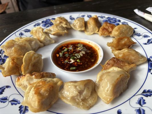Huang Cheng Potsticker by null
