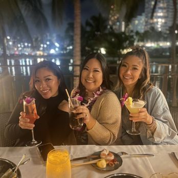 Bali Oceanfront - Waikiki lights, palm trees Island Cosmo beverage! - Seafood Near Me - Honolulu, Hawaii Bali Oceanfront - Waikiki lights, palm trees Island Cosmo beverage! - Seafood Near Me - Honolulu, Hawaii