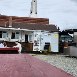 Moe’s Original BBQ - Outside eating area