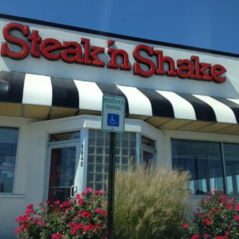 Steak ’n Shake -  the outside of a restaurant - Fast Food Near Me - Seymour, Indiana
