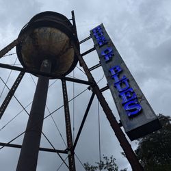 House of Blues - Music Venue - Shorter Fast Lane queue gathered here. Be there around 6~6:30pm, enter after 7pm.