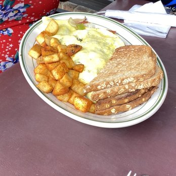 The Bada Bean - Omelette with toast and breakfast potatoes - Breakfast & Brunch Near Me - Tallahassee, Florida