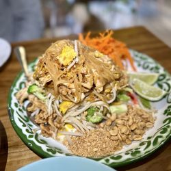 Kin Thai - Chicken Pad Thai