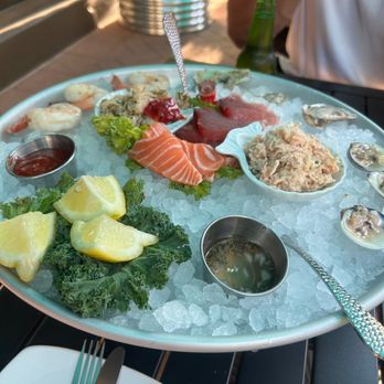 RAW - Seafood sampler - Seafood Near Me - Hartford, Connecticut