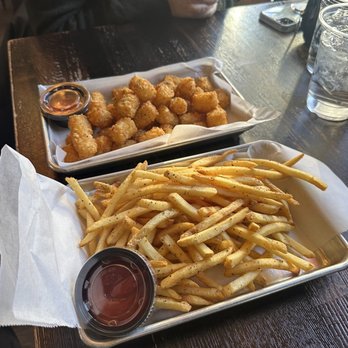 Kirkwood Bar - French House Seasoned Fries - American Near Me - Chicago, Illinois