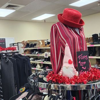 Designer's Consigner - Women's Clothing Near Me - Southwick, Massachusetts