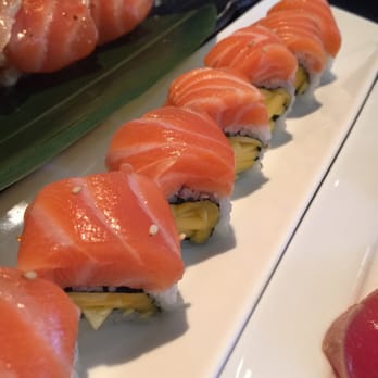 Sushi Kinoya - Salmon mango roll. Perfect sweetness to go with that fresh salmon taste. - Sushi Bars Near Me - Long Beach, California Sushi Kinoya - Salmon mango roll. Perfect sweetness to go with that fresh salmon taste. - Sushi Bars Near Me - Long Beach, California