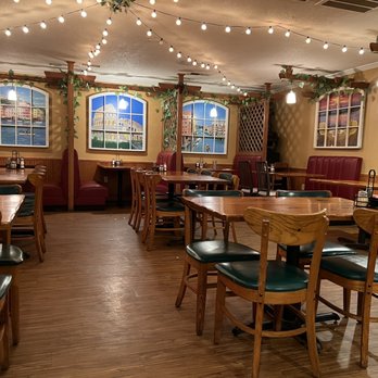 Rizzo's Spaghetti House - Dining room - Italian Near Me - Fort Mill, South Carolina Rizzo's Spaghetti House - Dining room - Italian Near Me - Fort Mill, South Carolina