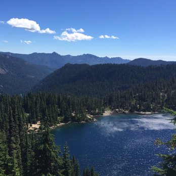 Rampart Ridge - View down to Rachel Lake. - Hiking Near Me Rampart Ridge - View down to Rachel Lake. - Hiking Near Me