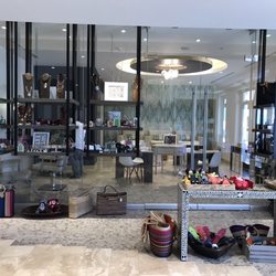 Eforea Spa - Gift shop area and nail/hair shop in back