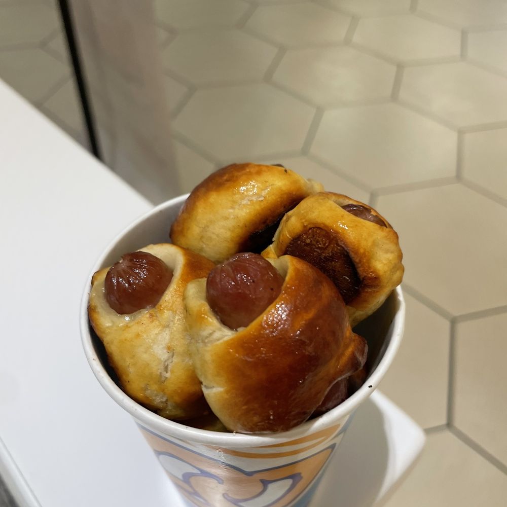 Auntie Anne's - Mini Pretzel Dogs / Mini Dogs Bucket - Pretzels Near Me - Montclair, California