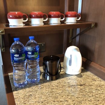 迪士尼探索家度假酒店 - Mmmm, coffee and water! I'll take 2! Complimentary water is always welcome. - Resorts Near Me - Hong Kong, HK 迪士尼探索家度假酒店 - Mmmm, coffee and water! I'll take 2! Complimentary water is always welcome. - Resorts Near Me - Hong Kong, HK