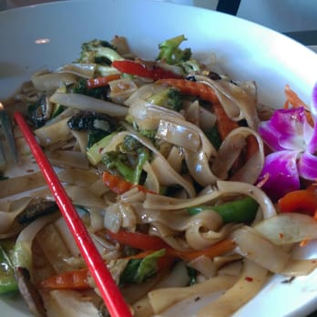 Mai Thai - Drunken Noodles, we asked the waiter why they were called drunken and he said he had no idea - Thai Near Me - Omaha, Nebraska Mai Thai - Drunken Noodles, we asked the waiter why they were called drunken and he said he had no idea - Thai Near Me - Omaha, Nebraska