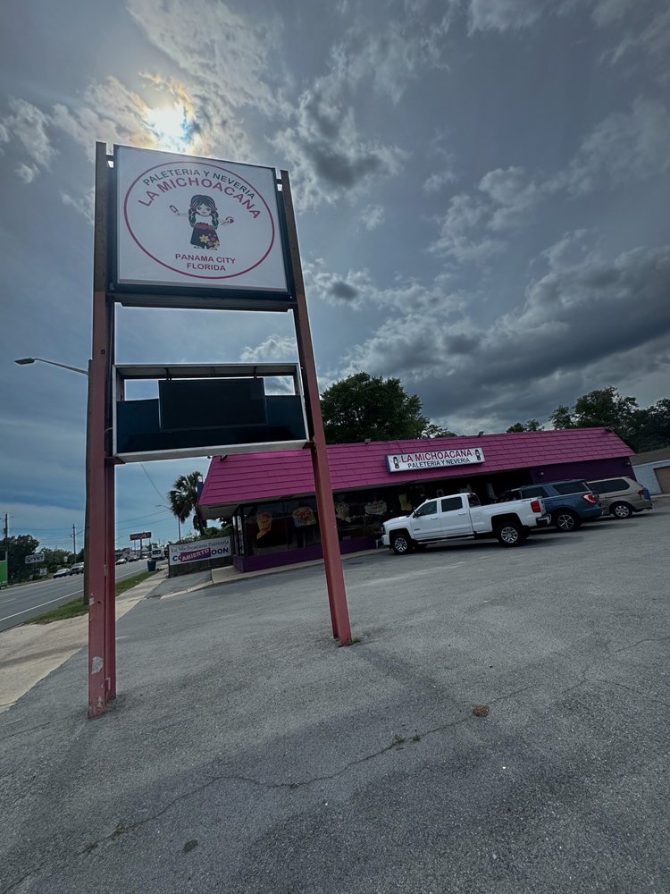 La Michoacana Paleteria Y Neveria Logo