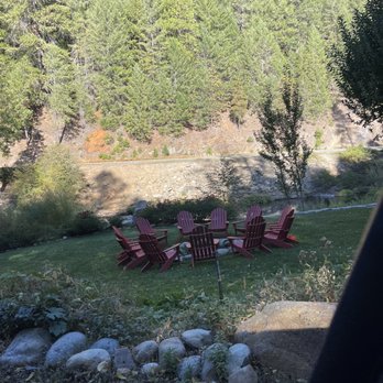 The Lure Resort - Fire pic group chairs - Hotels Near Me - Downieville, California