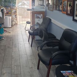 Sunny's Barber Shop - Waiting area