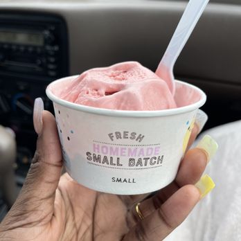 Marble Slab Creamery - Strawberry Ice Cream Cake (Small round 6 inch) - Ice Cream & Frozen Yogurt Near Me - Fort Worth, Texas Marble Slab Creamery - Strawberry Ice Cream Cake (Small round 6 inch) - Ice Cream & Frozen Yogurt Near Me - Fort Worth, Texas