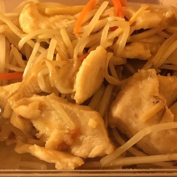 L'Asia City - Chicken Chop Suey (chop shuy). Soft, flavorful chicken and lots of bean sprouts. Yum! - Restaurants Near Me - Lens, WHT