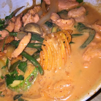 HakkaChow - Red curry with chicken - huge portions!!! - Asian Fusion Near Me - Winston-Salem, North Carolina