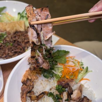 Viet Hut Express - Vietnamese Near Me - Toronto, Ontario