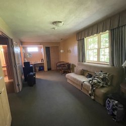 Clipper Ship Inn - Living room area