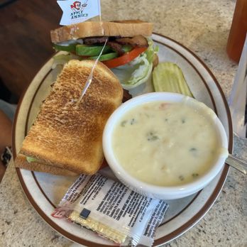 Apple Annie's - BLT and Corn Chowder Soup - Breakfast & Brunch Near Me - Tulare, California