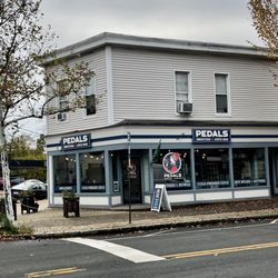 Pedals Smoothie & Juice Bar - Outside