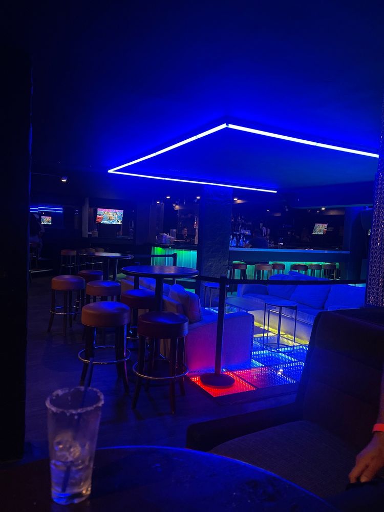 Playbar Waikiki Honolulu Roadtrippers