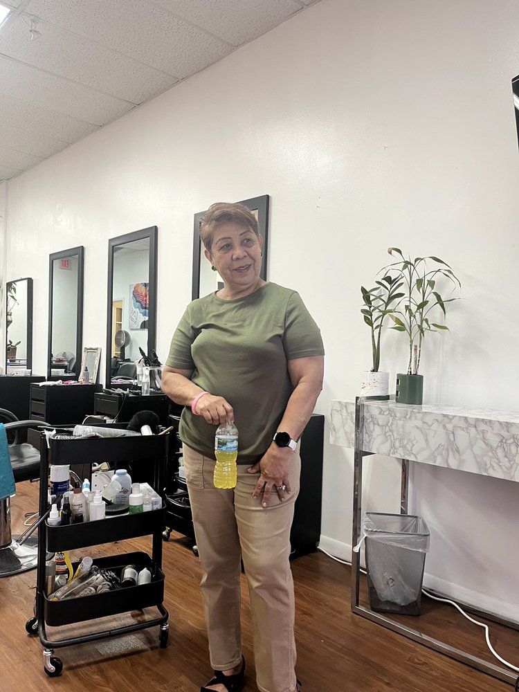 Scarlet Beauty Hair Salon Logo