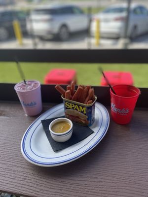 Hank's Garage and Grill by null