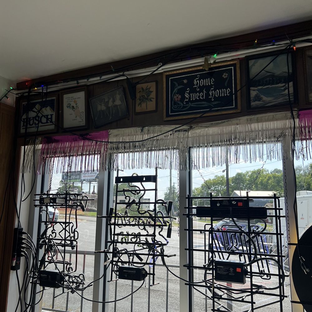 Mom's Basement - Bars Near Me - Birmingham, Alabama