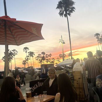 Venice Beach Bar & Kitchen - Dive Bars Near Me - Venice, California Venice Beach Bar & Kitchen - Dive Bars Near Me - Venice, California