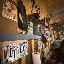 Huck Finn's Catfish - Classic American decor