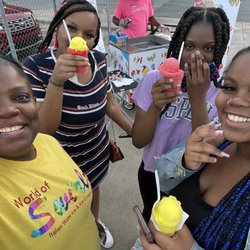 World Of Swirlz Italian Water Ice & Ice Cream - Happy customers