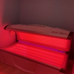 Tropical Tan of the Palm Beaches - This is a picture of our red light therapy bed!