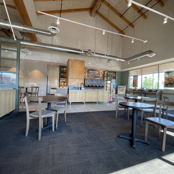 Panera Bread - Empty Panera because of bad customer service and gross food. - Salad Near Me - Albany, Oregon