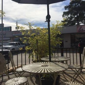 Ba Mien Bistro - Outside patio - Vietnamese Near Me - Houston, Texas