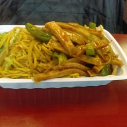 Hong Kong Asian Fusion - Veggie chicken with lo mein 4/5