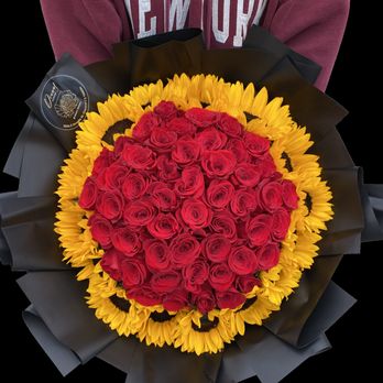 Diana's Flowers - 50 roses with sunflower rim - Floral Designers Near Me - Oxnard, California