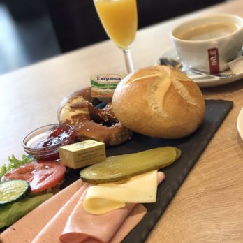 Ihle-Café - Bayerisches Frühstück - Cafes Near Me - Germering, BY