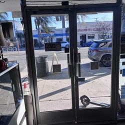 Canoga Knife Trader - From inside