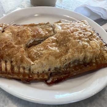 Cafeneo - Apple pie had an overpowering spice, tasted like clove. - Cafes Near Me - Newark, Delaware