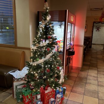 Denny's - a decorated christmas tree in a restaurant - Diners Near Me - Edgewood, Maryland Denny's - a decorated christmas tree in a restaurant - Diners Near Me - Edgewood, Maryland