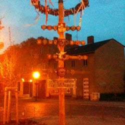 Böfflamott - Auf dem Vorplatz steht dieser Tage der Maibaum, aus gegebenem Anlass!