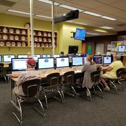 New Port Richey Public Library - The computer lab....powered by apple.