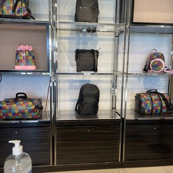 Gucci Outlet - Leather Goods Near Me - Livermore, California
