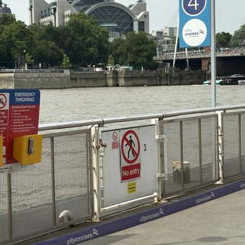 City Cruises - Waiting to board the cruise at boarding point 4 - Boat Charters Near Me - London, XGL City Cruises - Waiting to board the cruise at boarding point 4 - Boat Charters Near Me - London, XGL